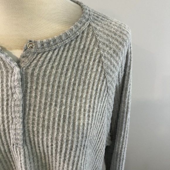 NWOT BP Oversize Snap Front Henley Top in Grey Heather (XL) - Picture 3 of 11